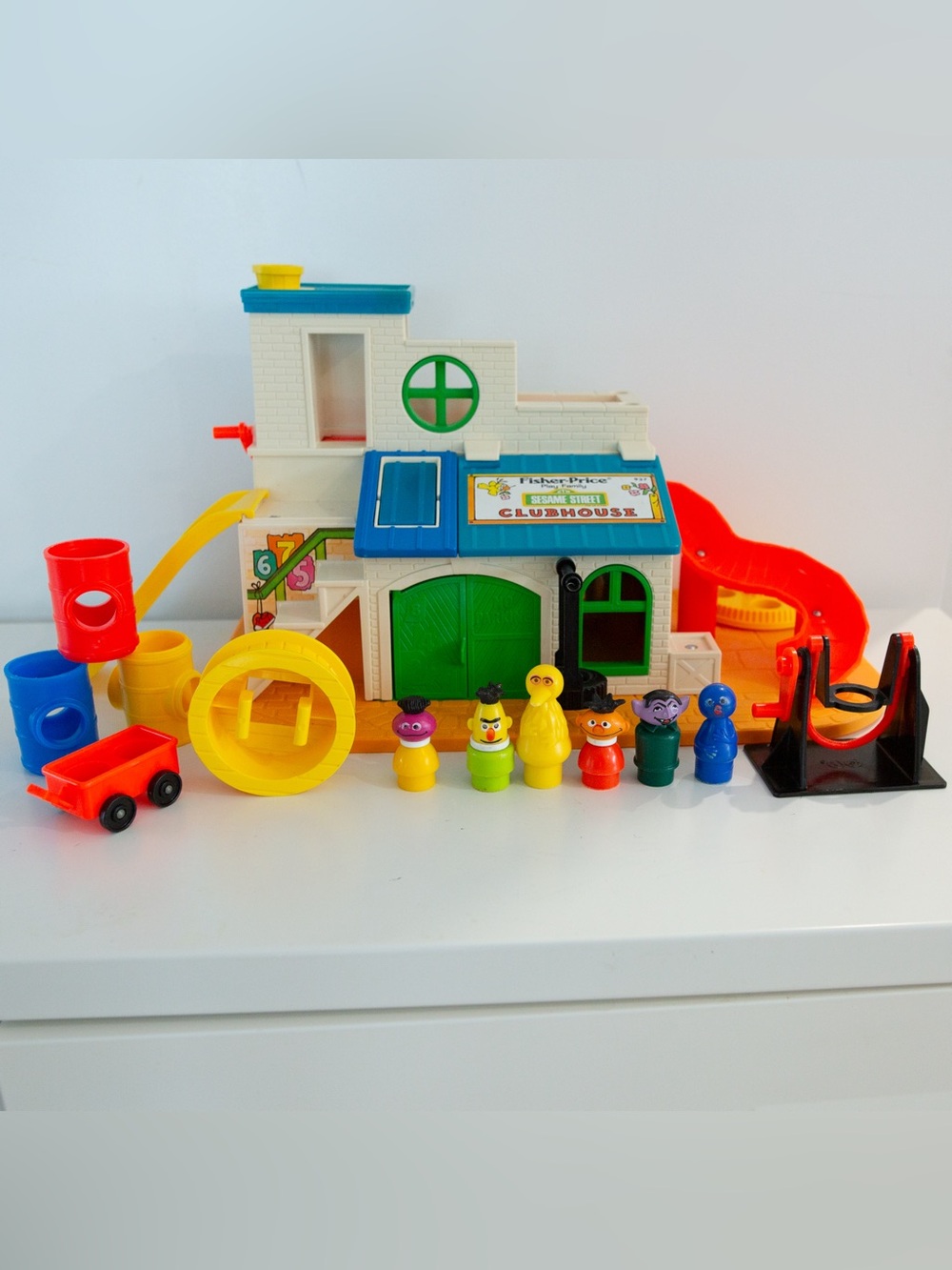 Vintage Fisher Price Sesame Street Clubhouse #937 Complete w/ Box Little People